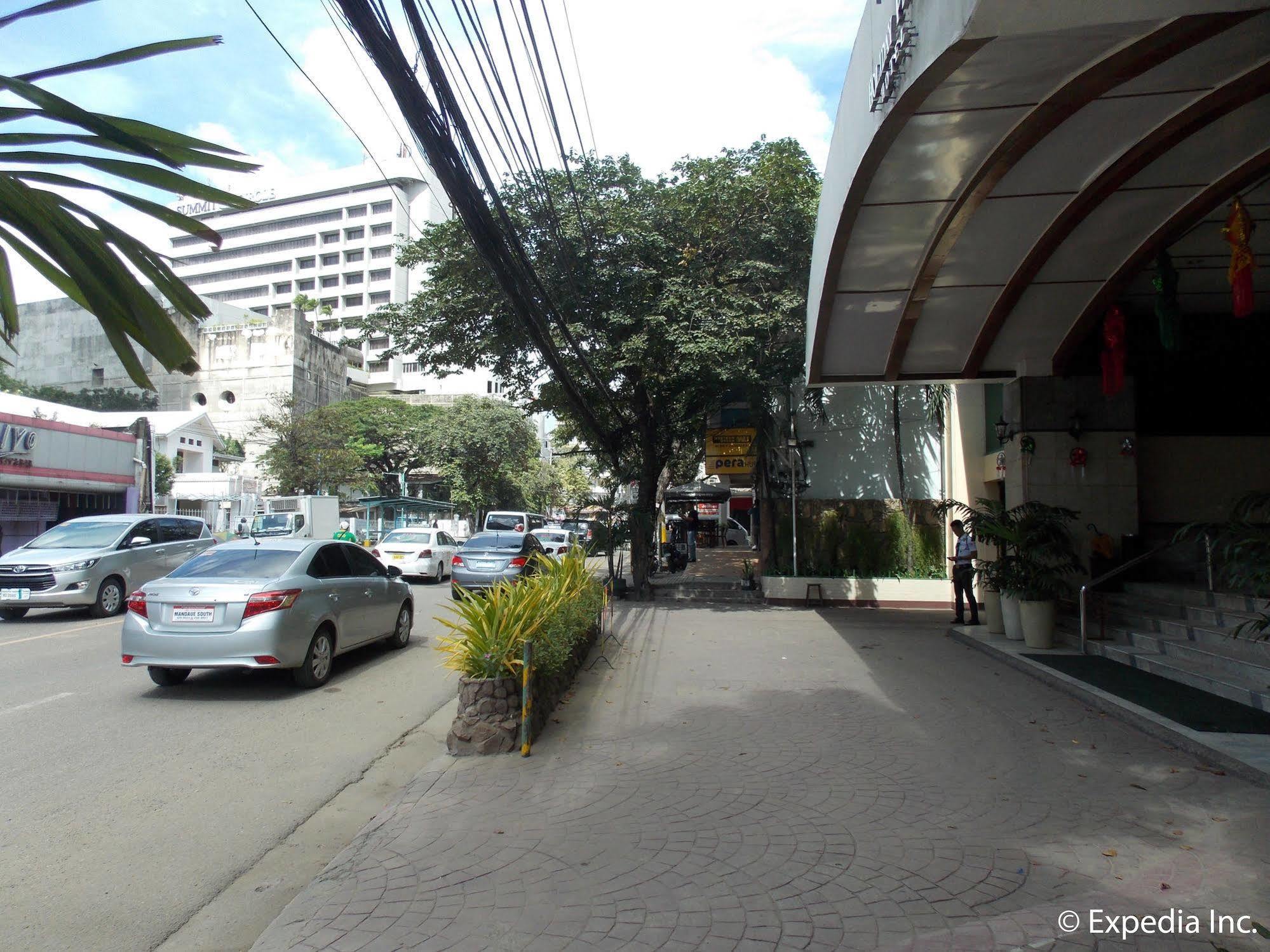 Holiday Plaza Hotel Cebu Stadt Exterior foto