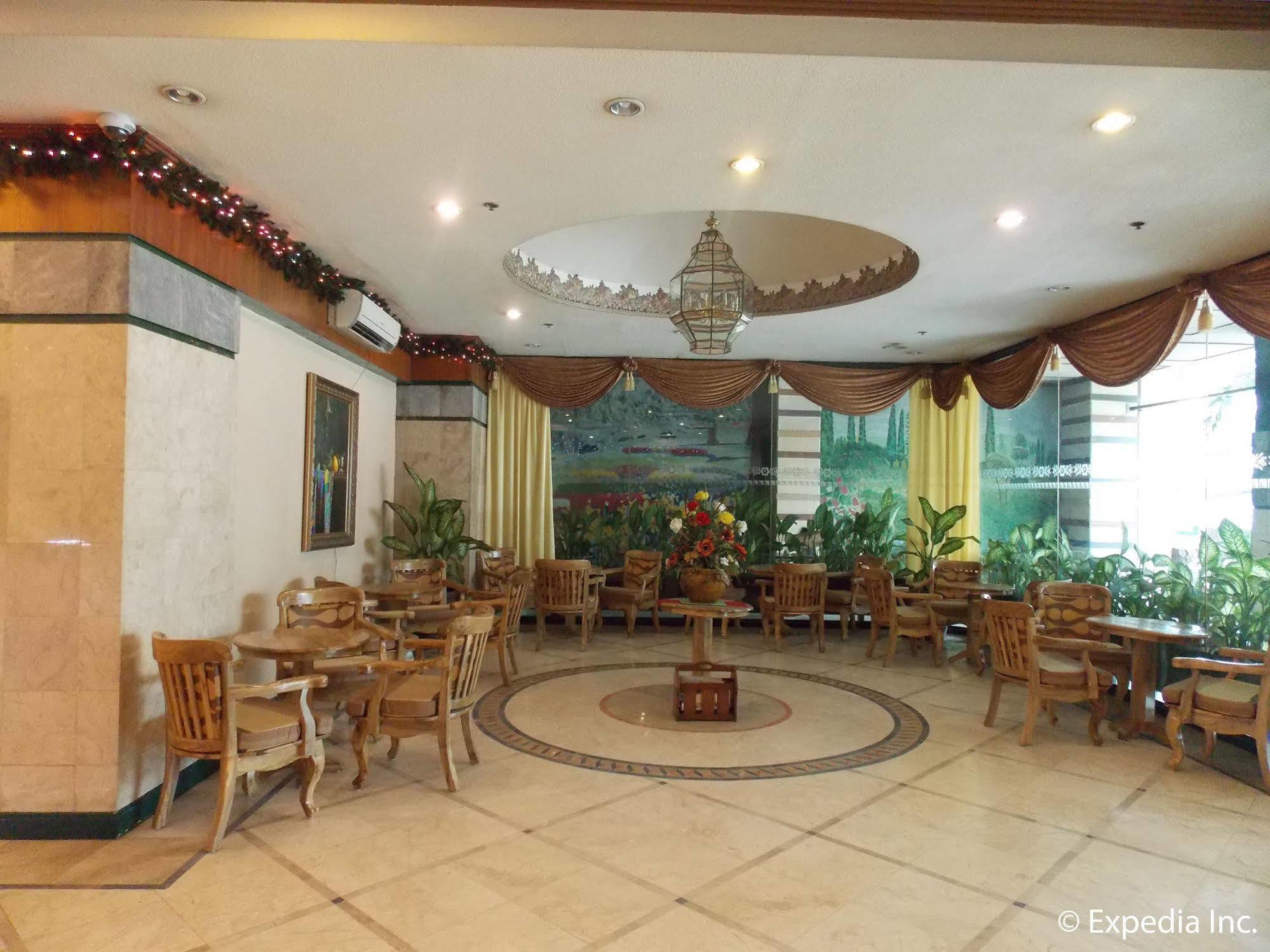 Holiday Plaza Hotel Cebu Stadt Exterior foto