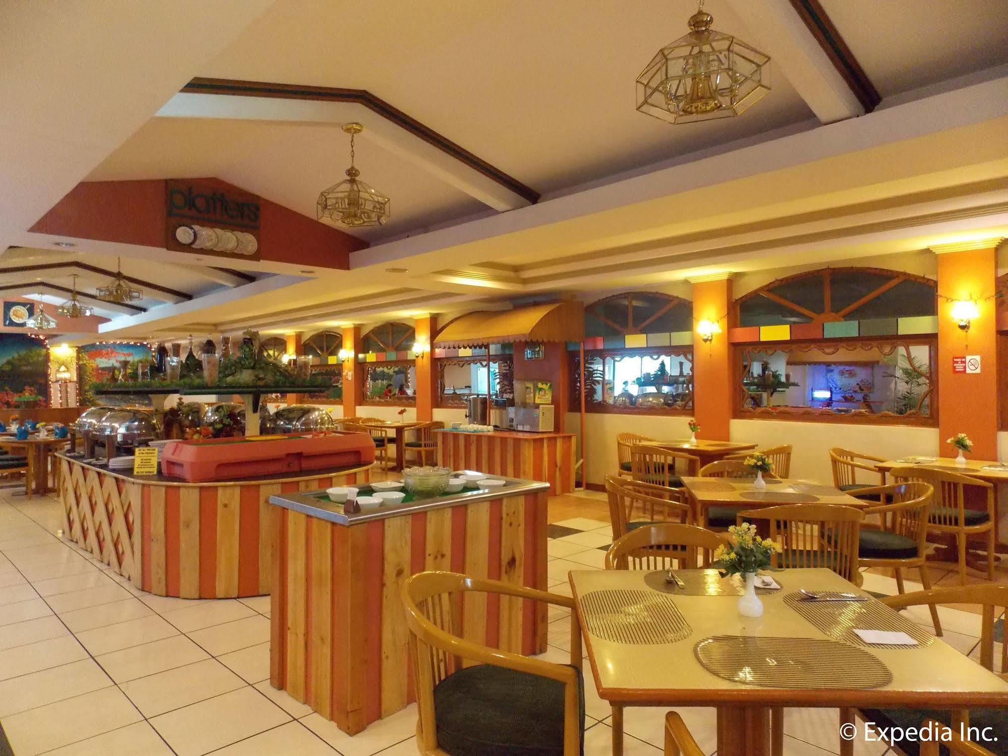 Holiday Plaza Hotel Cebu Stadt Exterior foto