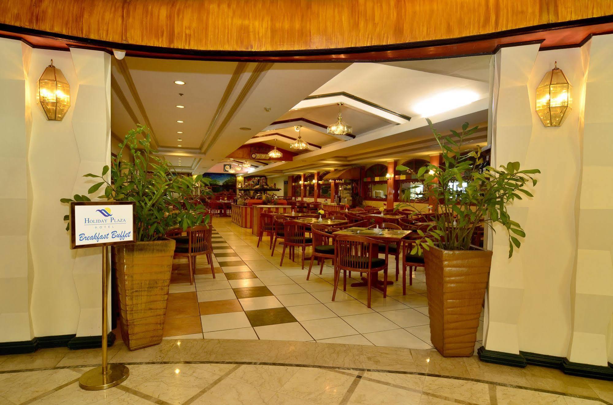 Holiday Plaza Hotel Cebu Stadt Exterior foto