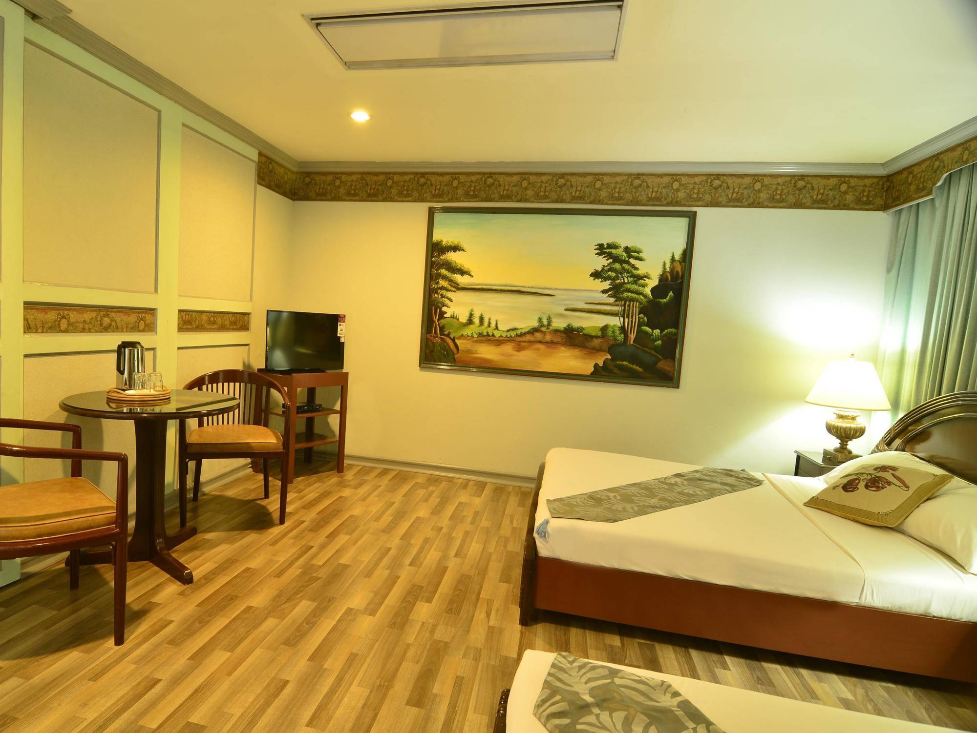 Holiday Plaza Hotel Cebu Stadt Exterior foto