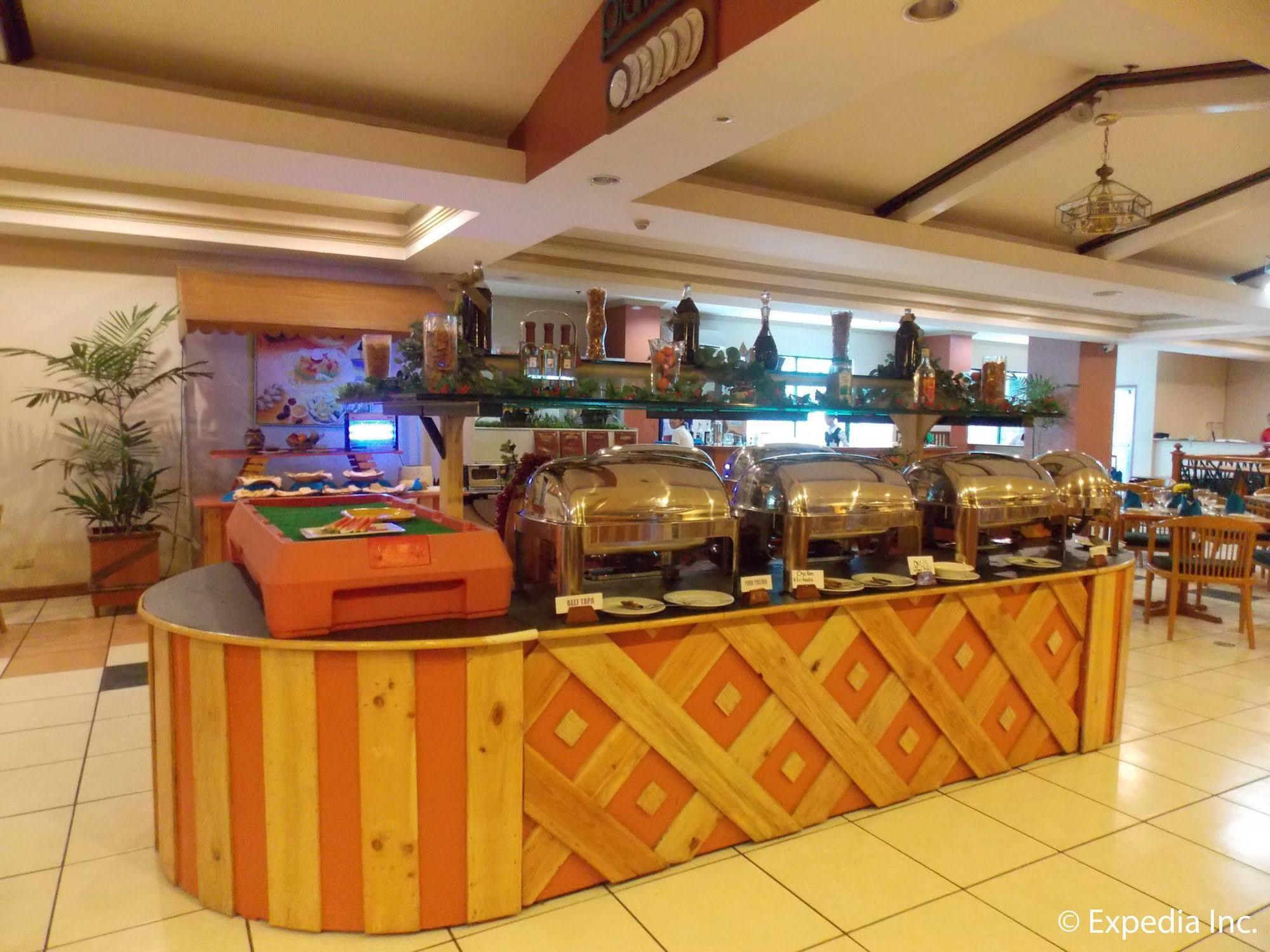 Holiday Plaza Hotel Cebu Stadt Exterior foto