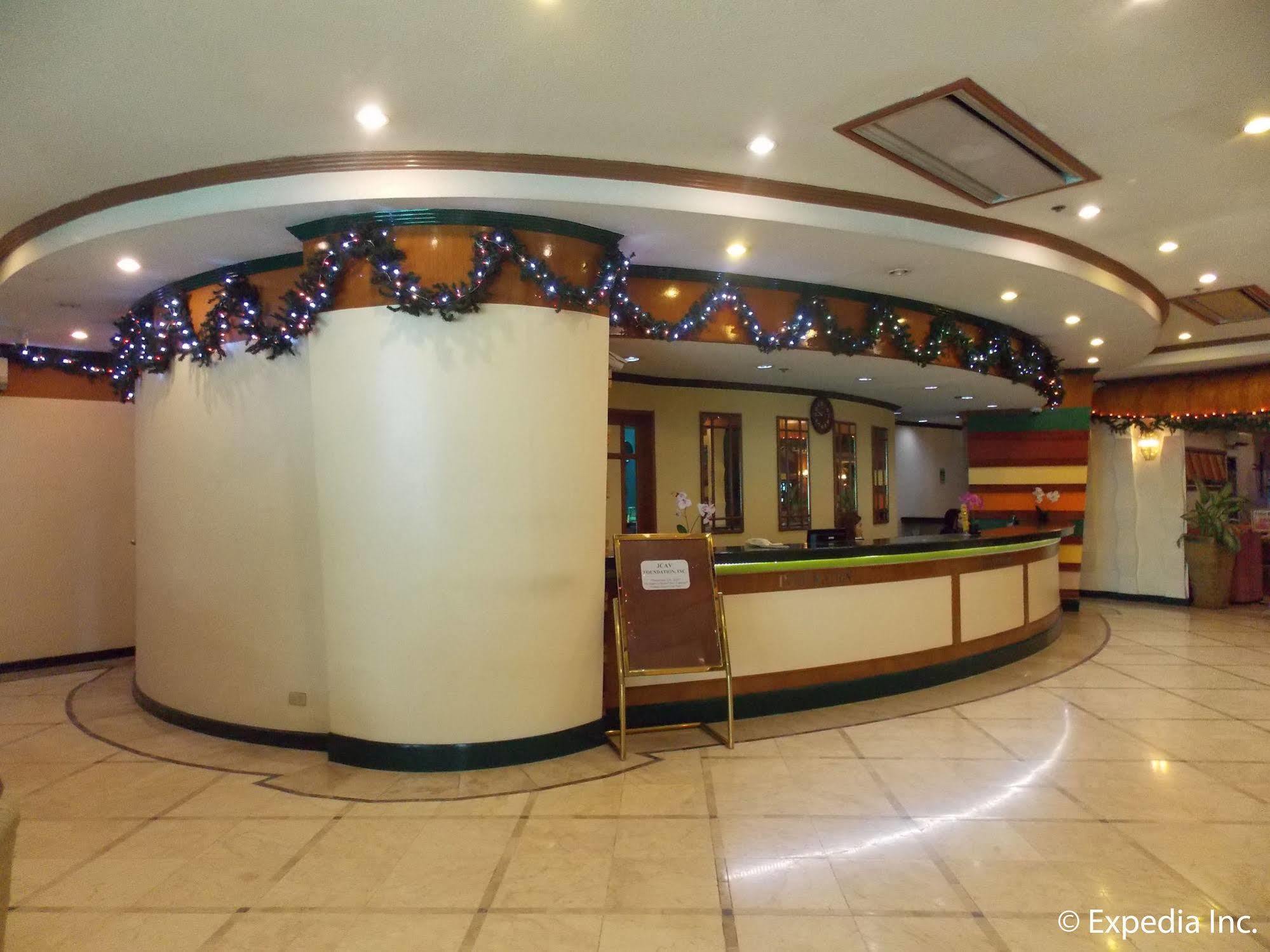Holiday Plaza Hotel Cebu Stadt Exterior foto